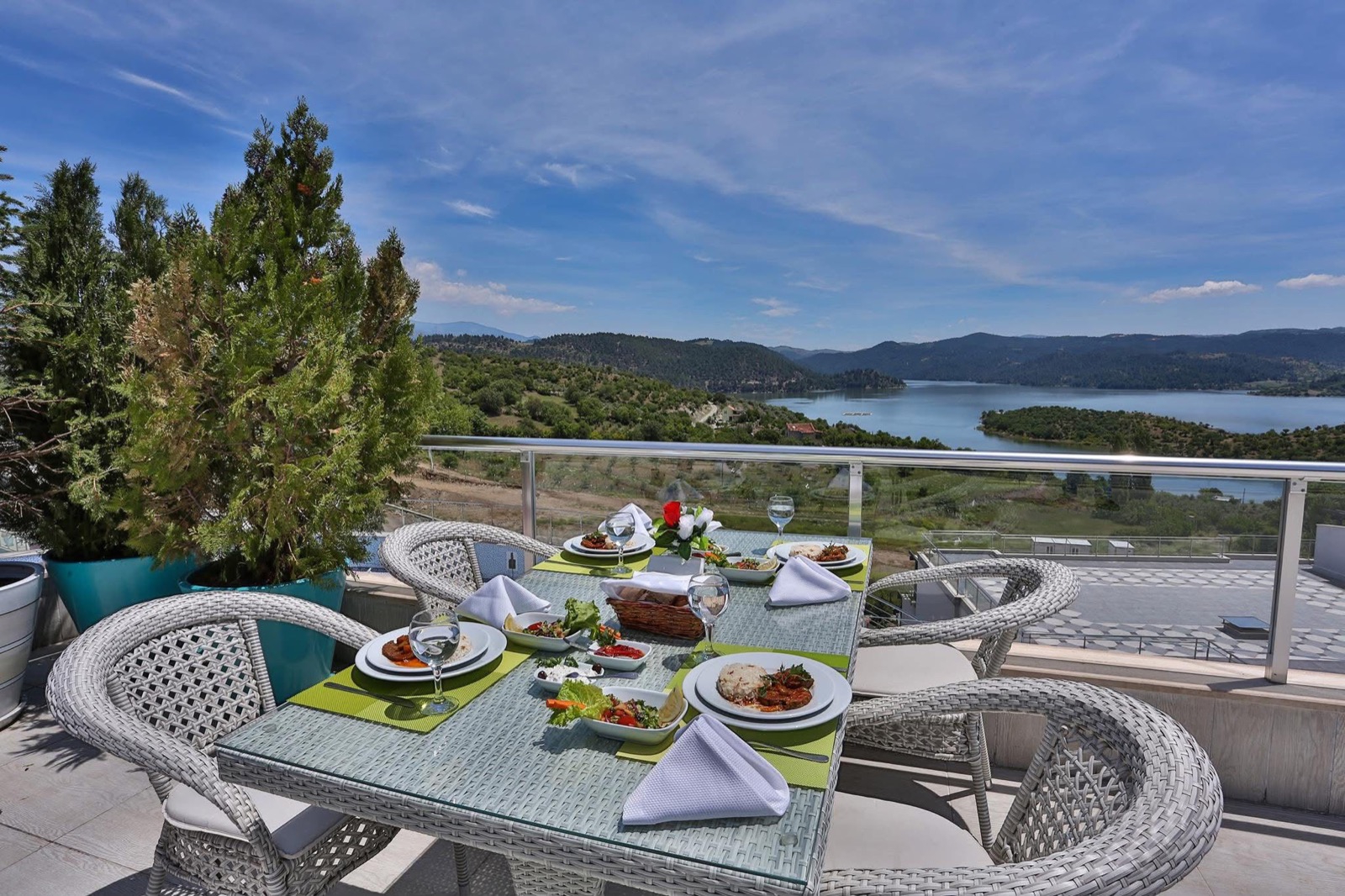 Laguna Thermal — Restoran & Aktiviteler